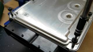 How to easily quickly and safely open an Engine ECU ECM Guide  Bosch EDC16 EDC17 [upl. by Karine]