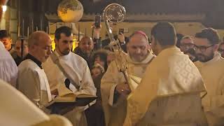 Fuego nuevo en la Vigilia de Pascua resurección vigilia pascua cristo alcaladehenares obispo [upl. by Eugnimod]