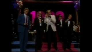 Vikingarna Lotta Engberg amp Sten Nilsson  Leende Guldbruna Ögon Live Nyårsgala 1992 [upl. by Ylsew]