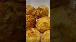 Easy boxed Red Lobster cheddar biscuits 😋 cooking [upl. by Leamiba411]