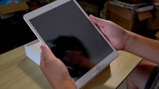 iPad 8 32gb 2020 gold Unboxing [upl. by Haskel]