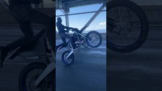 Yz125 Does Insane Freeway Wheelie viral wheelie bikelife bayarea wheeliedirtbike fypage viral [upl. by Myrtia]