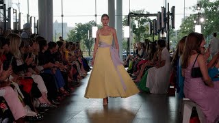 Carolina Herrera presenta su colección PrimaveraVerano 2024 [upl. by Siraj]