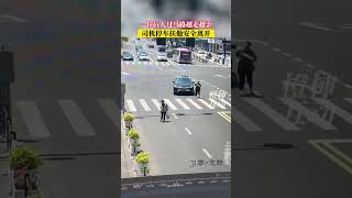 暖心的交通瞬間2 Heartwarming Traffic Moment 2 automobile 交通情報 熱門 offroad crash [upl. by Oiluj]