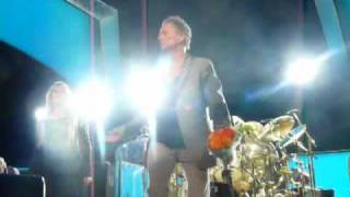 Stevie Nicks and Lindsey Buckingham 2nd encore and flowers [upl. by Radbourne]