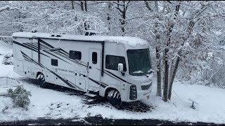 SURVIVING A BOMB CYCLONE  How We Stay Warm In The MOTORHOME  KraftGeek [upl. by Daffy]