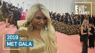 Mindy Kaling Wows as a Platinum Blonde at 2019 Met Gala  E Red Carpet amp Award Shows [upl. by Kimball]