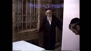 Rav Shlomo Zalman Auerbach ztquotl doing an upsherin 5754 [upl. by Norud]