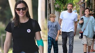 Jennifer Garner’s Bright Smile at LA Blood Drive vs Ben Affleck’s Family Moments Amid Split [upl. by Mauricio880]