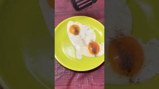 bullseye with smidgen of black pepper eggscooking food simplecooking [upl. by Steinke]