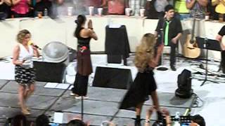 Ilse Ivonne y Mimi  Me he Enamorado de un Fan en vivo Mexicali 2013 [upl. by Jeni]