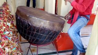 Ringing the large Kettle Drum during Aarti of Narmada Devi at Amarkantak [upl. by Nnayram105]