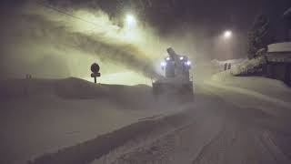 TIGNES  Les coulisses du déneigement des rues de la station [upl. by Sirromad]