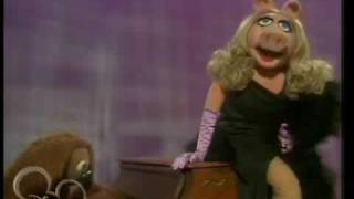 Muppet Show Miss Piggy  Mad about the Frog 318 [upl. by Brag]