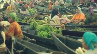 Pasar Terapung Banjarmasin  Indonesia Floating Market HD [upl. by Anadroj]