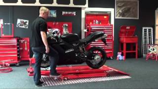 POWERPLUSTOOLS MOTORRAD HEBEBÜHNE MIT RADKLEMMER TUTORIAL [upl. by Wit959]