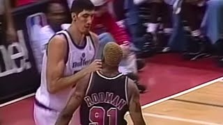 Dennis Rodman FIGHTS Giant 7 7quot Gheorghe Mureșan 1997 [upl. by Georgeta]