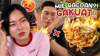 PASANGAN KOREA COBA MIE PEDAS🇮🇩MIE GACOAN [upl. by Ygief]