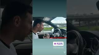 Leo Messi tomando mates mientras pasea por Miami [upl. by Pompea]