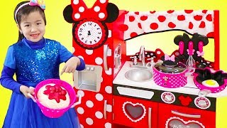 Jannie Pretend Cooking with GIANT Minnie Mouse Kitchen Toy [upl. by Lamej370]