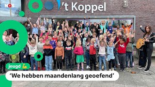 School oefent lied voor de koning maar optreden gaat niet door [upl. by Ailes]