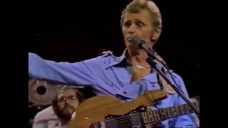 Jerry Reed plays and sings quotEastbound and Downquot live in 1982 [upl. by Angelita]