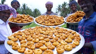 VILLAGE DONUT  Tamil Traditional Snacks Ulunthu Vadai  Cooking Crispy Medu Vada Recipe [upl. by Cirred]