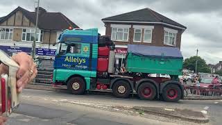 A 70 metre 140 Tonne Abnormal load making its way into New Haw Surrey [upl. by Aisylla]