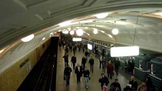 Moscow Metro  Biblioteka Imeni Lenina  Библиоте́ка и́мени Ле́нина [upl. by Luby]