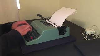 Olivetti Lettera 32 type test [upl. by Appilihp610]