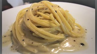 CACIO E PEPE CON LA CREMINA Spaghetti cacio e pepe ricetta cacio pepe [upl. by Aserej156]