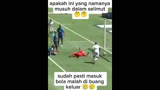 Seharusnya Goal Eh Malah Di buangMomen Konyol Dalam Sepakbolafeedshorts football [upl. by Ferrel915]