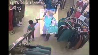 Mujeres robando bolso en tienda de ropa de Cd Obregón Sonora [upl. by Chemush]