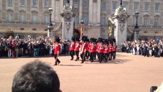 Relève de la Garde  Buckingham Palace 21082014 [upl. by Anaitit]