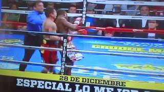 El Chino Maidana devolviendo quotel favorquot a broner [upl. by Treboh671]