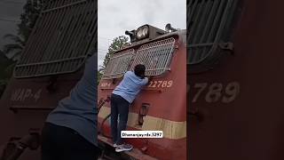 What will happen if OHE Very breaks and falls on the train indianrailways railways train [upl. by Nayve]