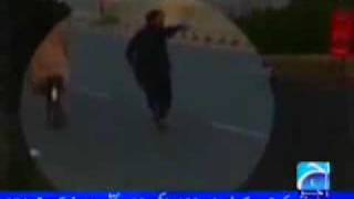 LAHORE MAAL ROAD ROBBERY LIVE SHOT ON GEO NEWS [upl. by Zohar328]