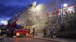 Zugunglueck bei Schäftlarn Lkr München  Zahlreiche Verletzte  Einsatzkräfte im Großeinsatz [upl. by Aneris187]