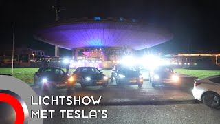 Meer dan 50 Teslas voeren lichtshow op bij het Evoluon [upl. by Hanus]