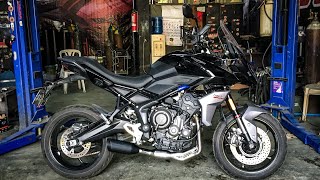 Full exhaust system on a Triumph Tiger Sport 660 [upl. by Fiorenza]