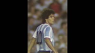 Contemplem a magia e habilidades de Diego Maradona ⚽🇦🇷 futebol football skills futbol maradona [upl. by Eidnarb663]