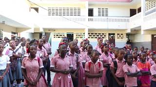 Chant de bienvenue des enfants de l’institut MarieLouise [upl. by Leeban]