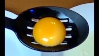 4 simple ways to separate egg yolks [upl. by Gagne]