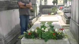 Tombe dYves Mourousi au cimetière de Montparnasse [upl. by Roch]