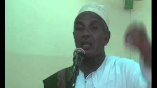 Kaburi mbele ya Msikiti  Ustadh Muhammad Albeidh [upl. by Arrais]