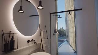 Nuovo showroom Garofoli  Bagno in stile classico con porta scorrevole in vetro [upl. by Airottiv]