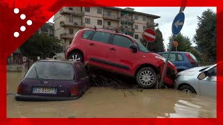 Alluvione a Campi Bisenzio la situazione nel pomeriggio nella zona più colpita [upl. by Kaliope]