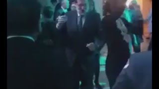 Mariano Rajoy de fiesta bailando quotMi Gran Nochequot de Raphael [upl. by Aikkin]