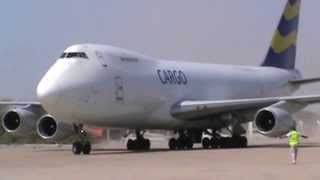 How to park a Boeing 747 in a small space [upl. by Ursal]