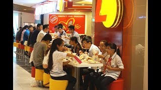 Vì sao Lotteria Jolibee vào Việt Nam rất lâu nhưng vẫn lỗ  VTV24 [upl. by Dranal187]